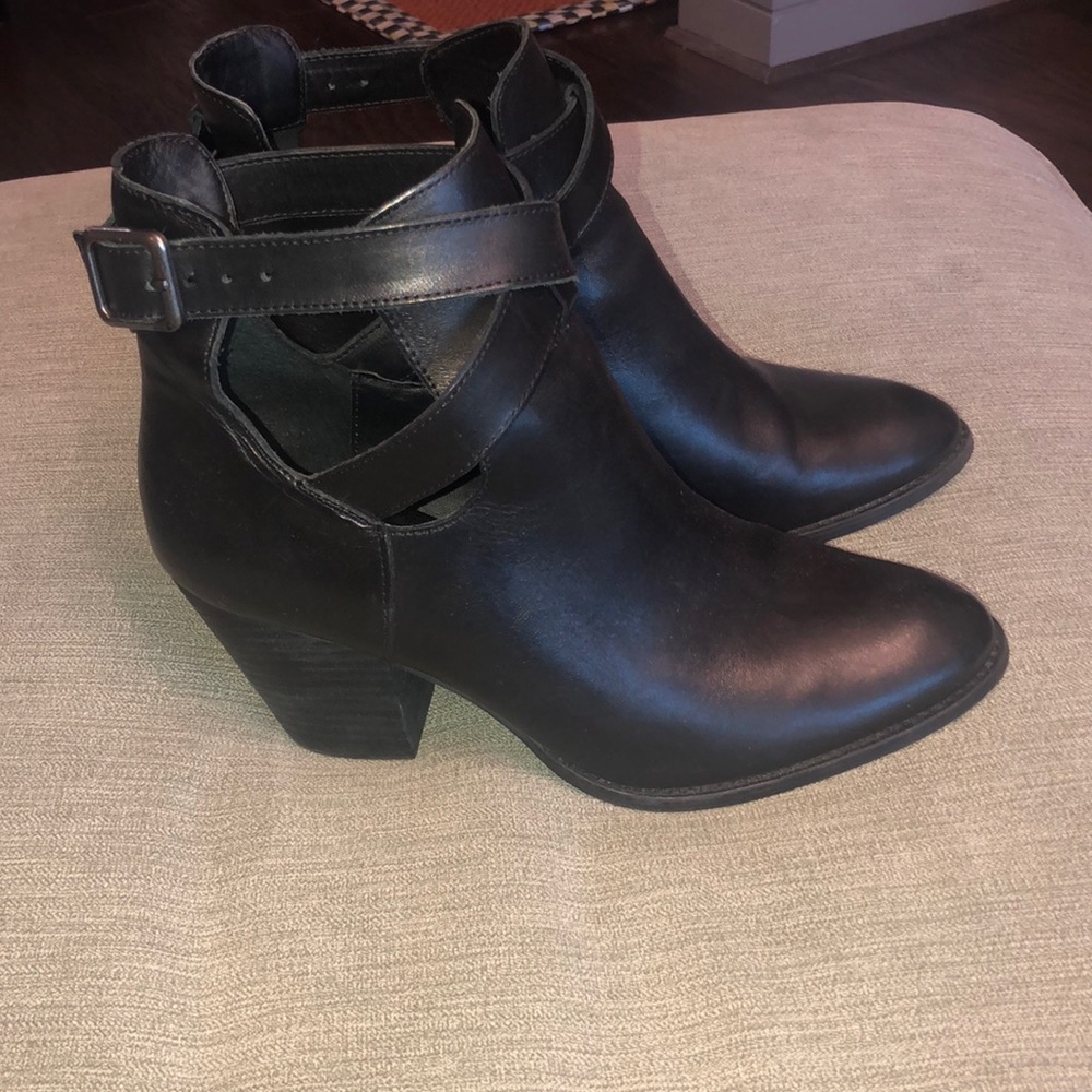 Reba black booties